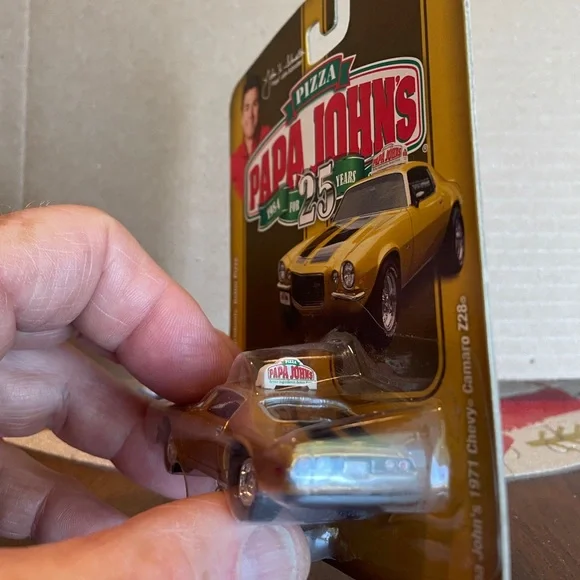 Johnny Lightning Papa John's 1971 Chevrolet Camaro Z28 71 Chevy 1:64 N I P - Picture 4 of 6